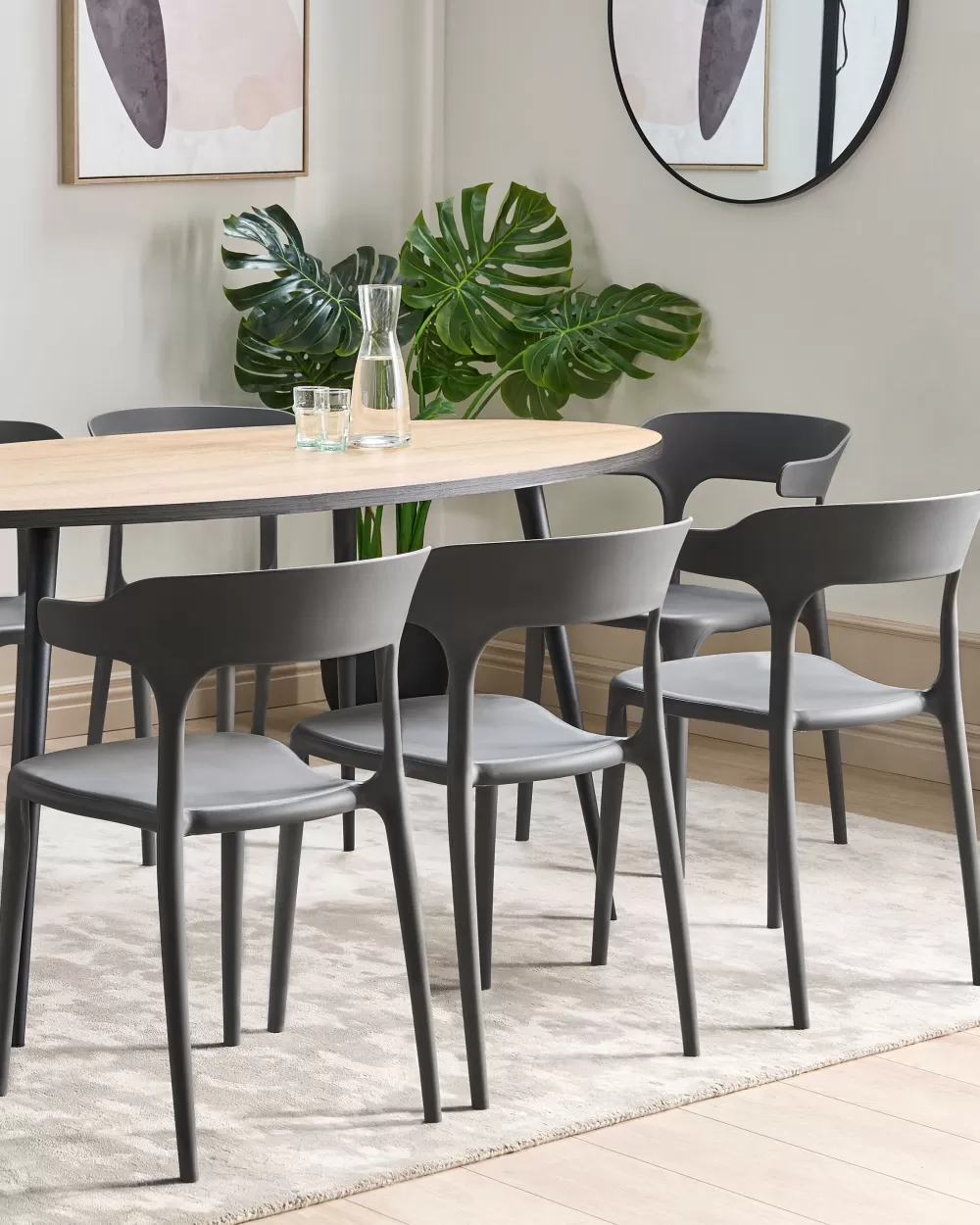 Beliani - Set di 8 Sedie Moderne in Plastica Grigio Scuro, Serie Gubbio