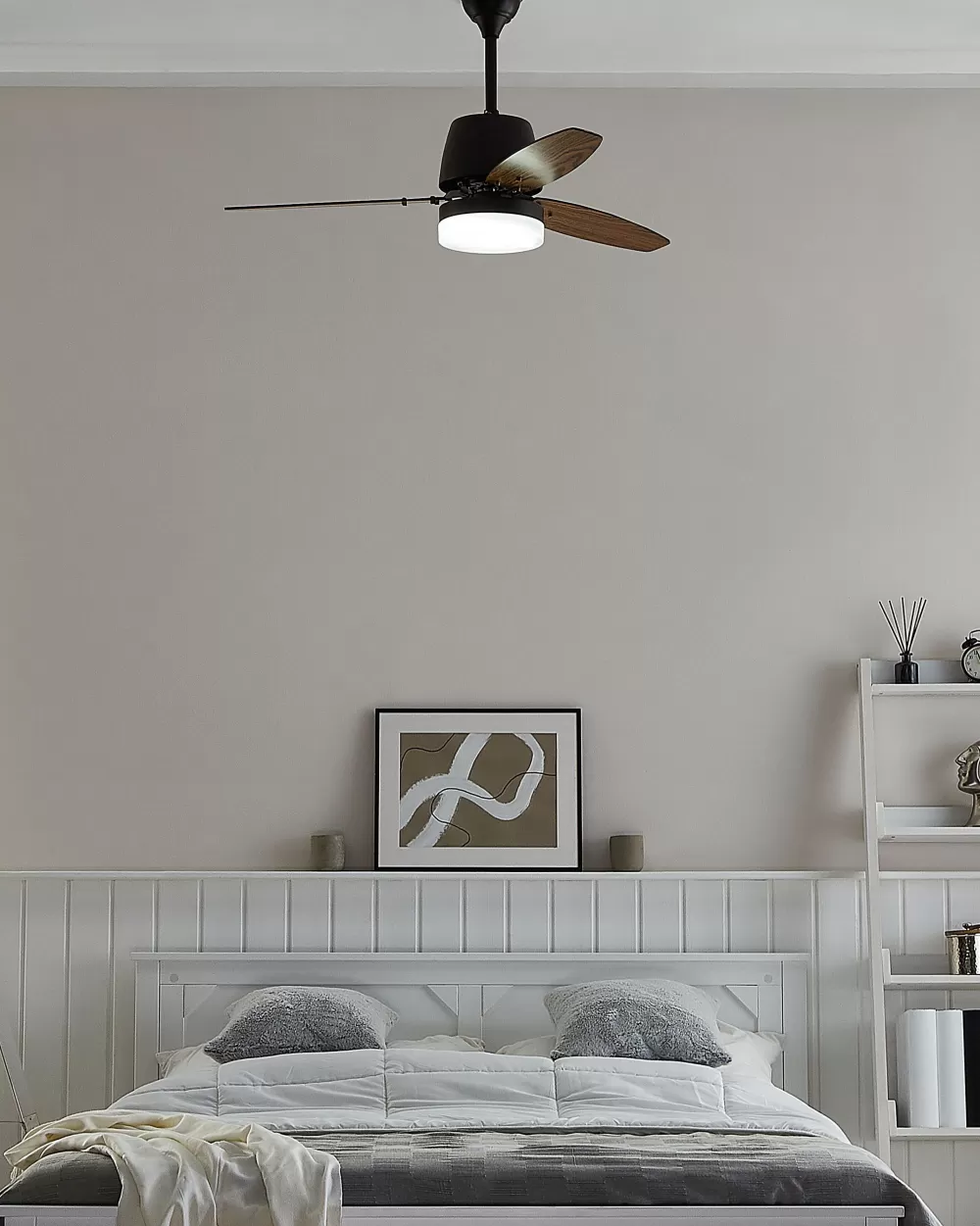 Beliani - Lampada Ventilatore Elegante in Legno Scuro e Metallo Nero, Design Moderno per Interni