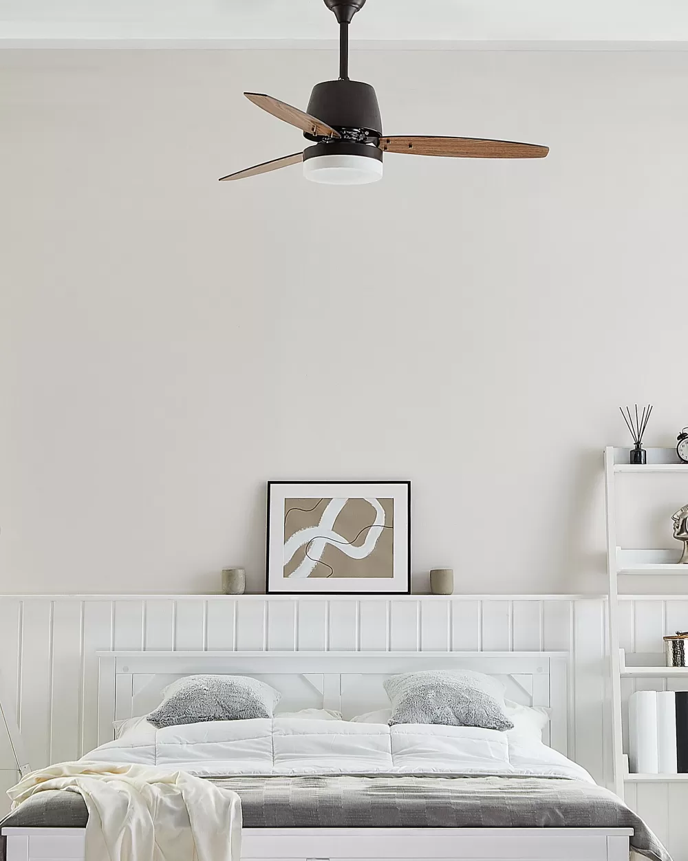 Beliani - Lampada Ventilatore Elegante in Legno Scuro e Metallo Nero, Design Moderno per Interni