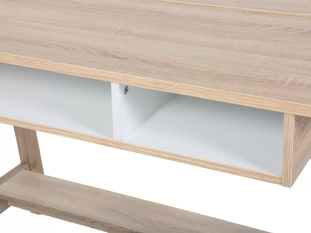 Beliani Scrivania Moderna con Mensola Integrata - Design Minimalista in Legno Chiaro e Bianco, Dimensioni Compatte 110x60 cm - Soluzione Pratica per Ufficio o Camera dei Ragazzi