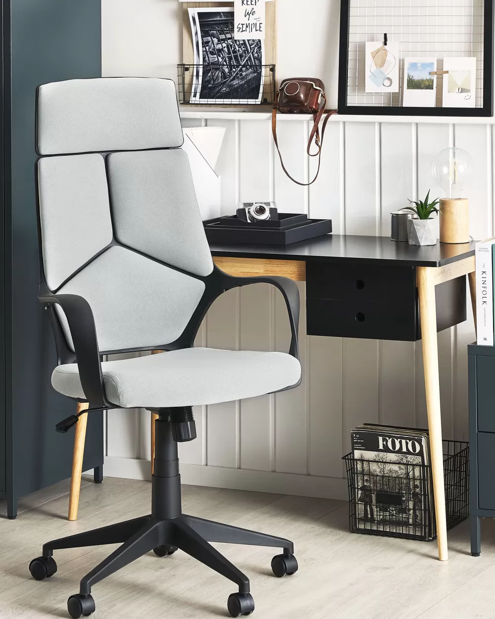 Beliani Sedia Imbottita in Tessuto Morbido - Design Elegante Grigio Chiaro e Nero, Confortevole per il Tuo Relax