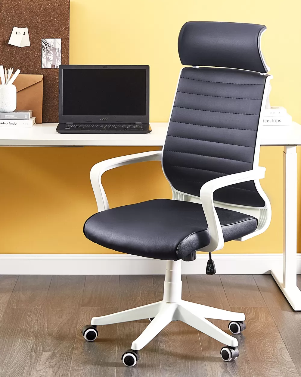 Beliani Sedia Ufficio in Ecopelle Nero Leader - Promozione Esclusiva con Design Ergonomico e Rivestimento Premium