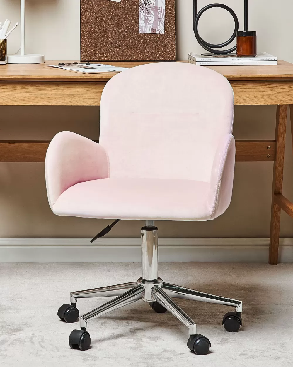 Poltrona Beliani Priddy in Velluto Morbido - Design Moderno con Rivestimento Rosa Pastello, Ideale per Arredamenti Eleganti e Confortevoli
