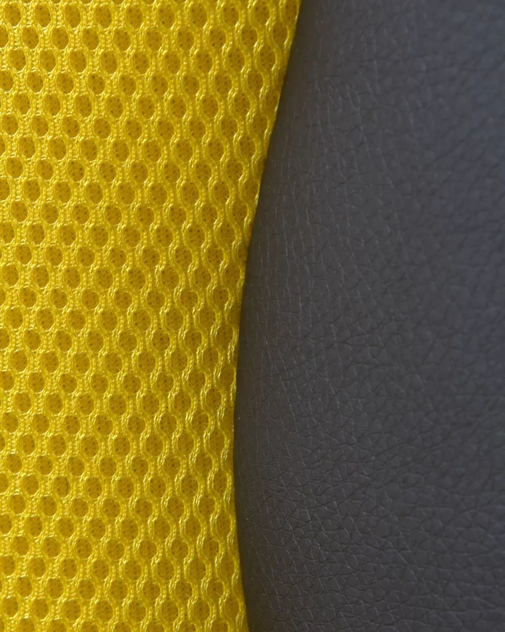 Beliani Poltrona Relax in Tessuto A Rete Traspirante - Design Moderno Giallo Chiaro, Ideale per Arredamento Camera dei Bambini - Modello iChair con Supporto Lombare