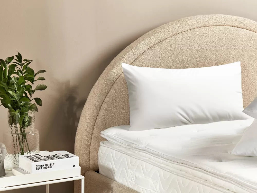 Cuscino Beliani in Poliestere Ultra Morbido, Confezione Sostenibile 40x80 cm - Design Moderno Linea Mana