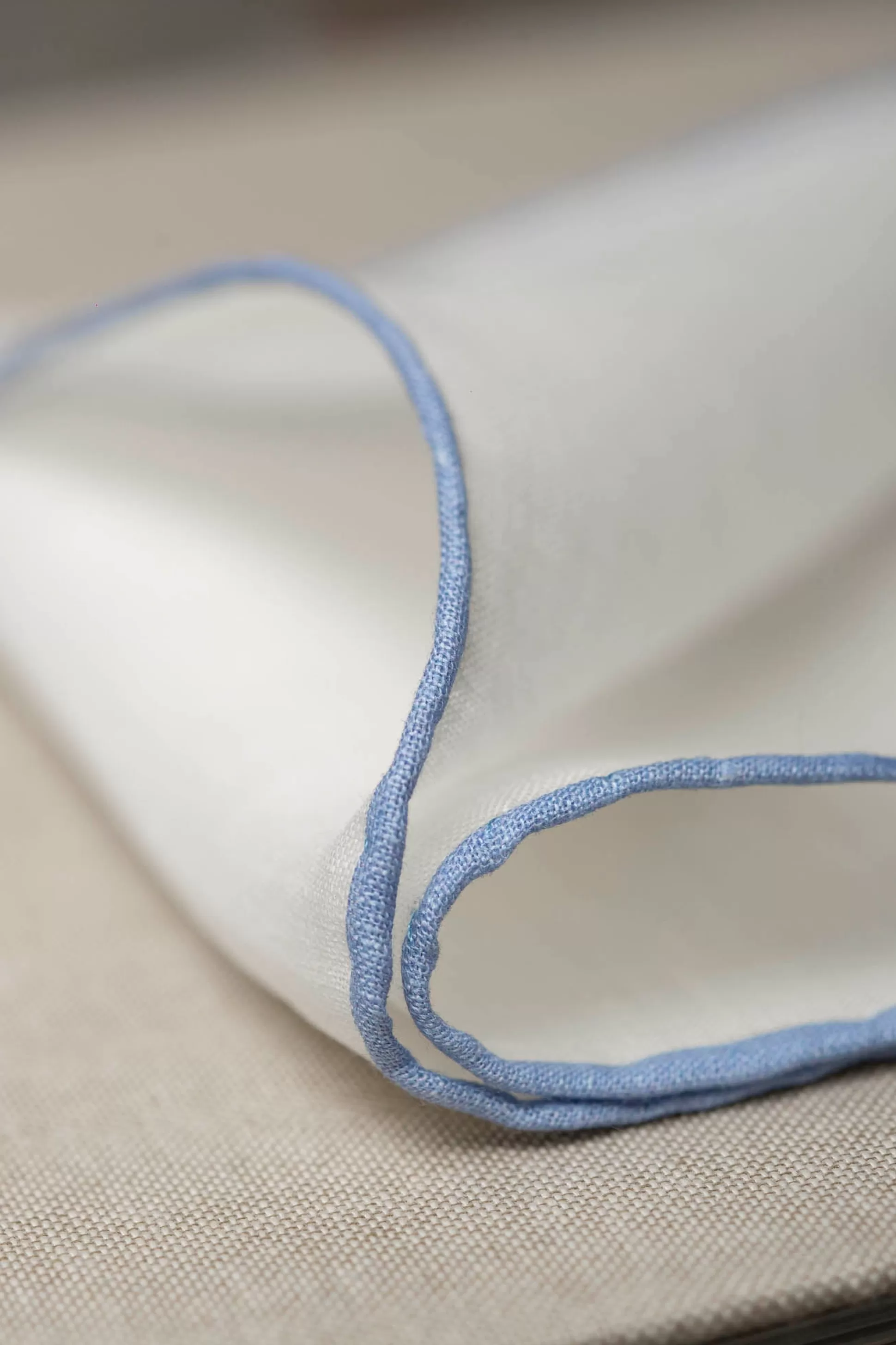Fazzoletto da Taschino in Lino Bianco Celeste - Artigianato Italiano | Ultimi Pezzi Pini Parma
